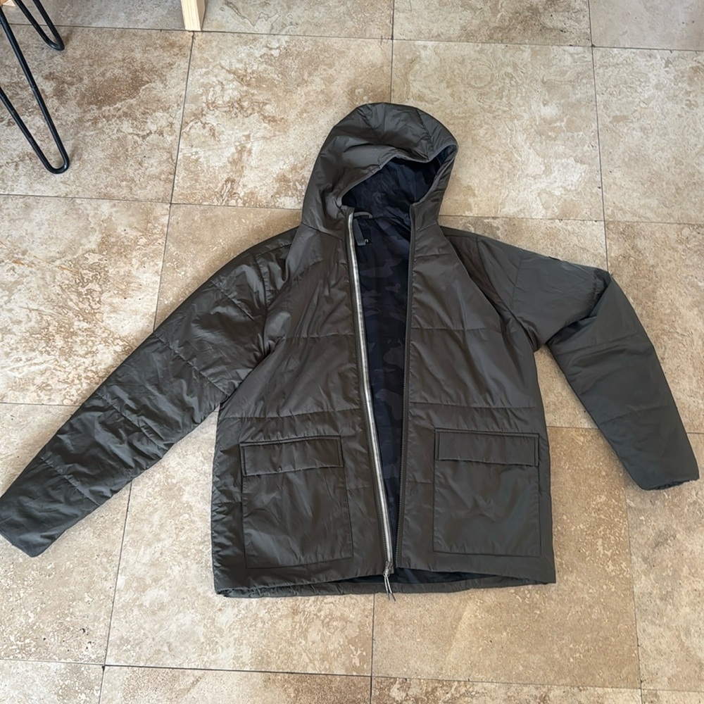 Vuori Men's Puffer Jacket in Olive Green